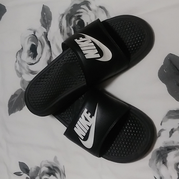 Nike Shoes - Nike slides